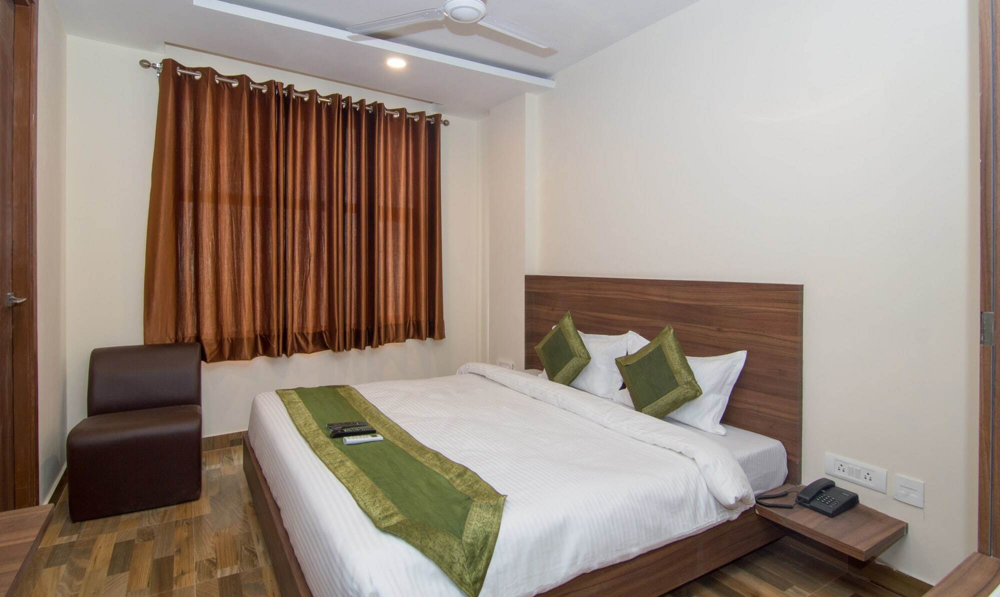 Treebo Trend Bipin International Hotel Lucknow Exterior photo